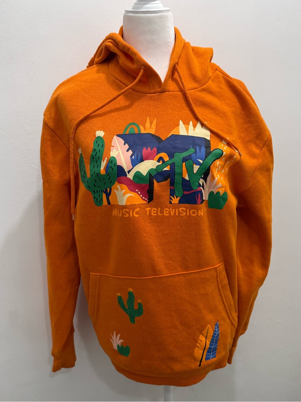 MTV Y2K Music television Orange Hoodie with Multicolor Desert Graphic Size S EUC